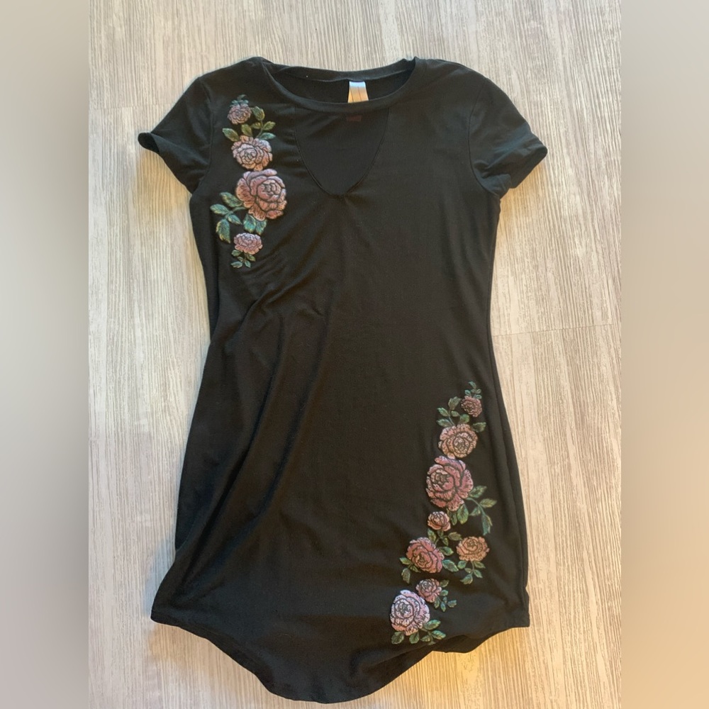 No Boundaries-Size M-Black Dolphin Cut Rose Print Mini Dress with Mesh V-Neck